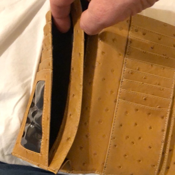 Authentic Guess Wallet - Picture 4 of 5